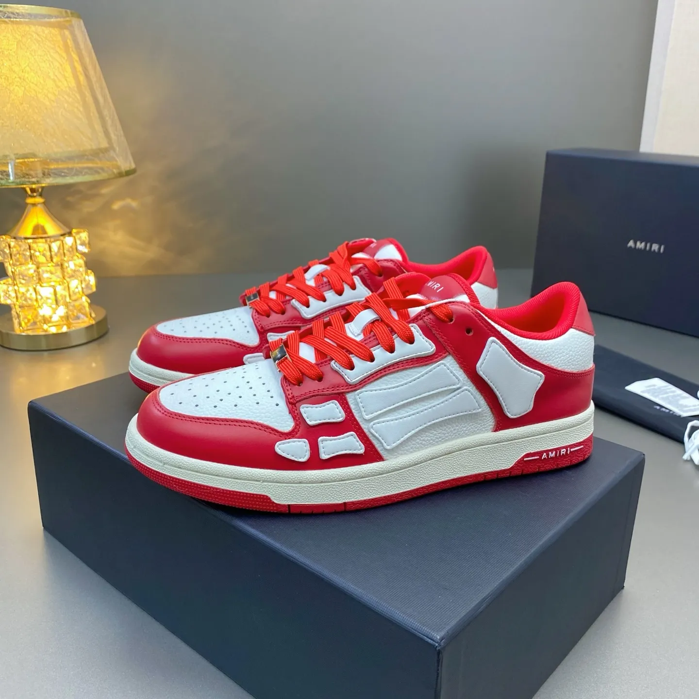 p580🐮🐮AMIRI Couple Style👑 The latest The Pacific Series Couple Style💀🦴Bone Stars Casual Sports Shoes Skateboard Shoes✔️ AMIRI's Pacific shoes are a sneaker that combines luxury and street style. Many celebrities and Internet celebrities have the same style. Its design and workmanship are very exquisite. Made of high-grade cow leather, soft to the touch and highly durable. 💎Fabrics: Original custom imported first-layer cowhide 💎Inner lining: Original customized breathable mesh 💎Foot: Original injection molded one-piece, comfortable, wear-resistant and not tiring for feet 💎Outsole: Original 1:1 molded three-color sole Original outsole 💎Sole thickness: 3CM 💎Size: Female 35-40 Male 39-46 💎Price; Top version 👑Special remarks Remark: (Female size 34 40 . Men's sizes 38 45 46 are customized and cannot be returned or exchanged. Please note when ordering! Thank you🤝🤝